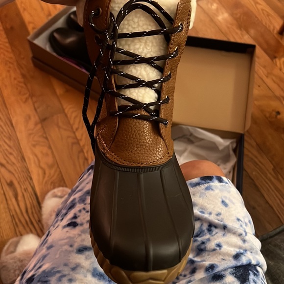 Izod snow duck boots with warm lining inside and buckle on side. - Picture 6 of 7